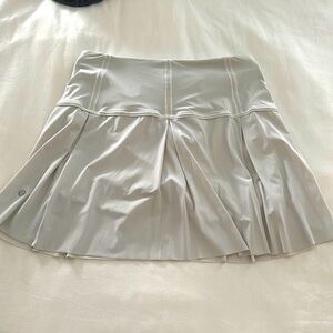white lululemon athletic skirt
